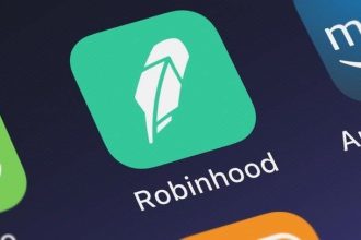 Robinhood surpasses first-quarter revenue estimates and increases buyback approval by $500 million