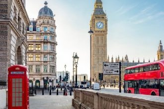 La Burns Waymos teases unmanned pilots in London