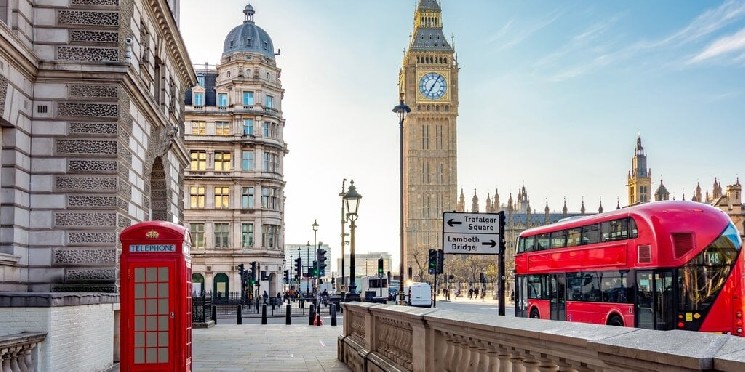 La Burns Waymos teases unmanned pilots in London