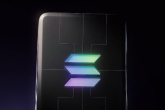 Un dispositivo electrónico con el logo de la red Solana.